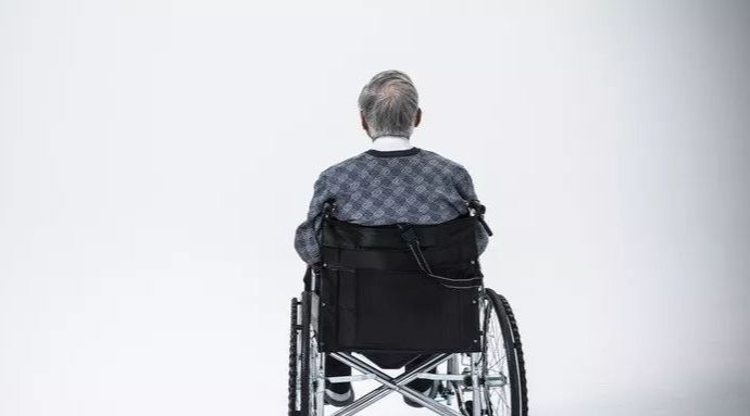 Болевые точки у лежачих пожилых людей и инвалидов-колясочников