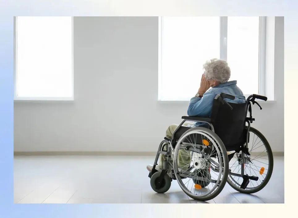 ZW568 helping the paralysed Elderly falls have long been a concern in the field of elderly care.