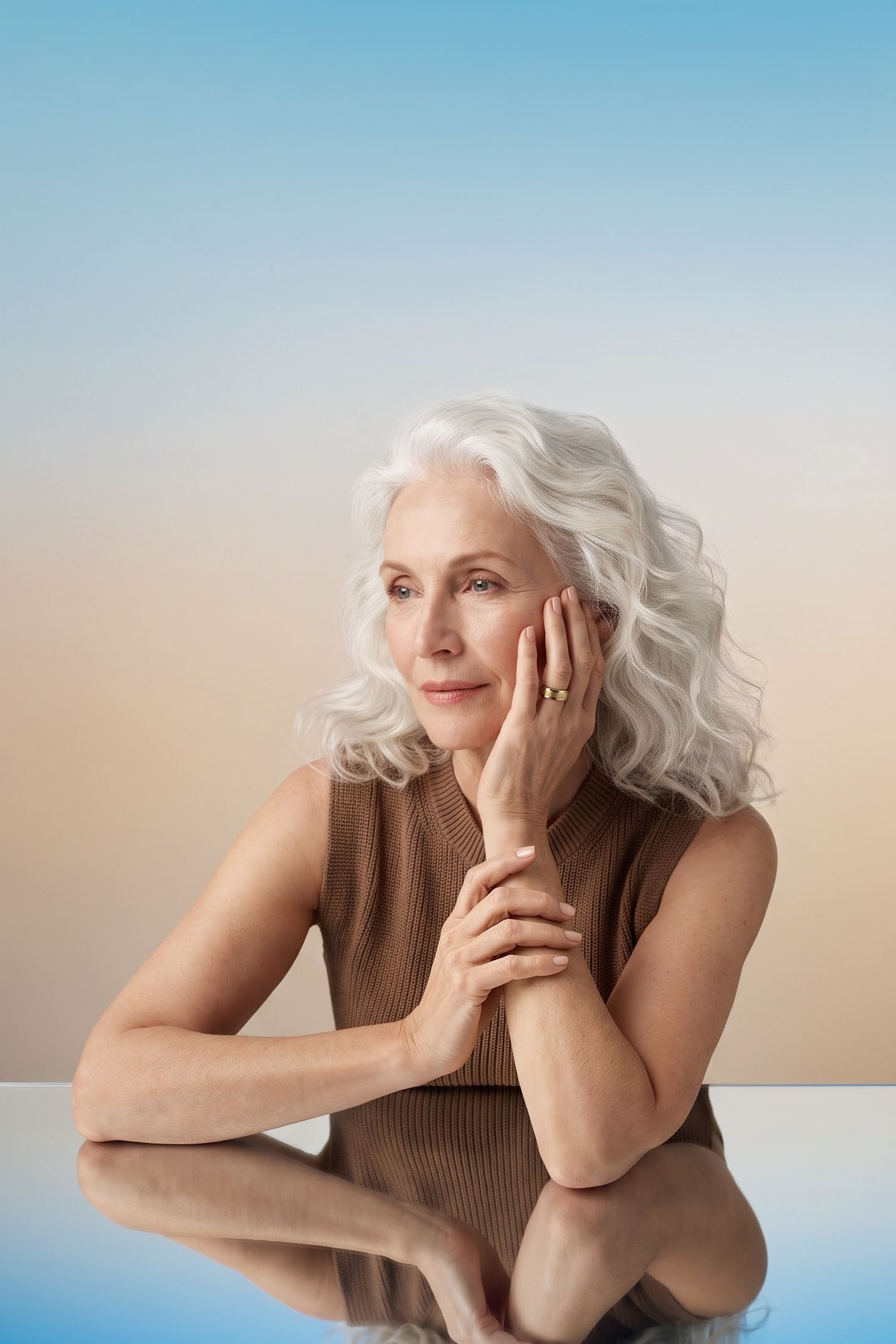 Senior woman wearing the ZUOWEI Smart Health Ring